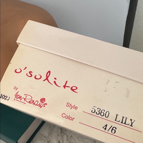 JON RENAU Bob Short Wig - 5360 Lily Color 4 / 6 - Picture 9 of 10